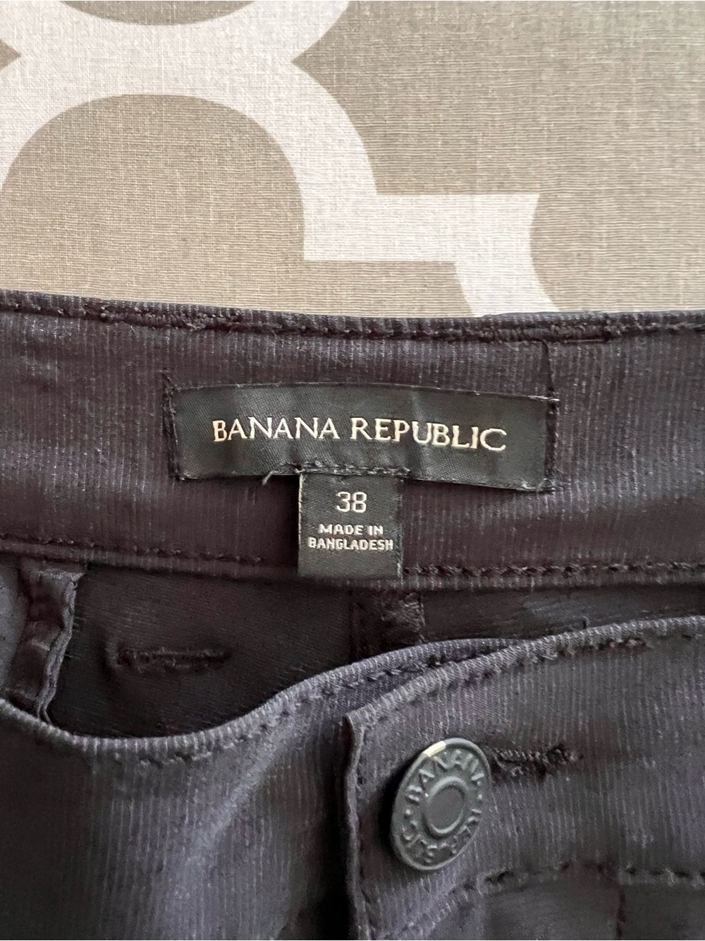 Banana Republic Men's Black Performance Shorts - Picture 4 of 6